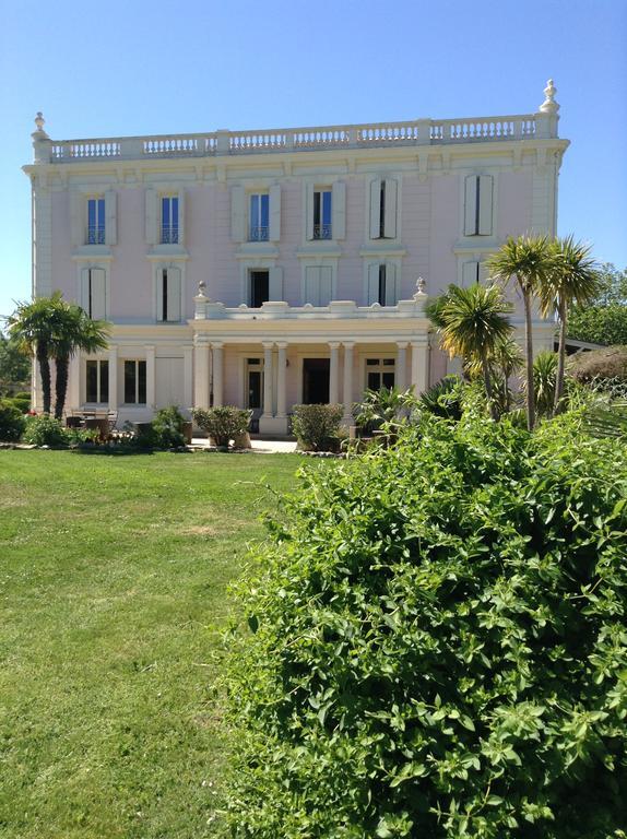 Chateau La Roque Margaux Servian Exterior photo