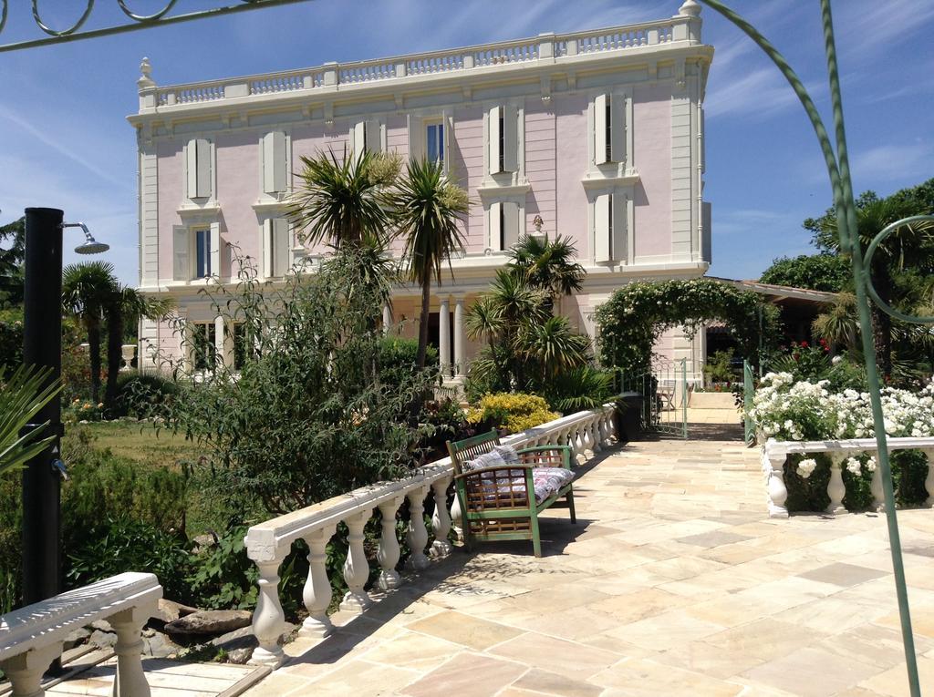 Chateau La Roque Margaux Servian Exterior photo